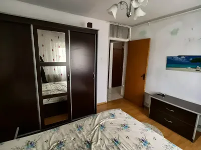 dormitor cu oglinda inchiriere apartament Sector 1 București